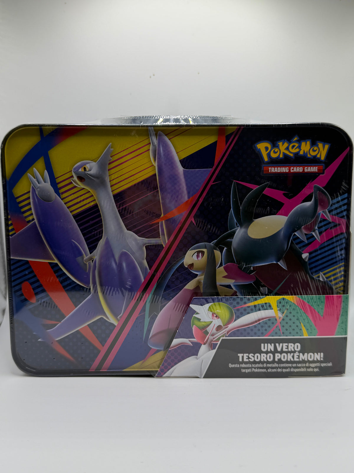 Pokémon TCG: Collector Chest Tin - Mega Lucario & Mega Gardevoir